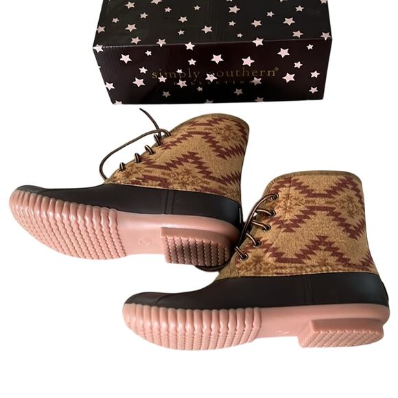 Simply Southern Duck Boots - Southwestern Aztec Print Womens Size 9 - New in Box - Picture 3 of 8